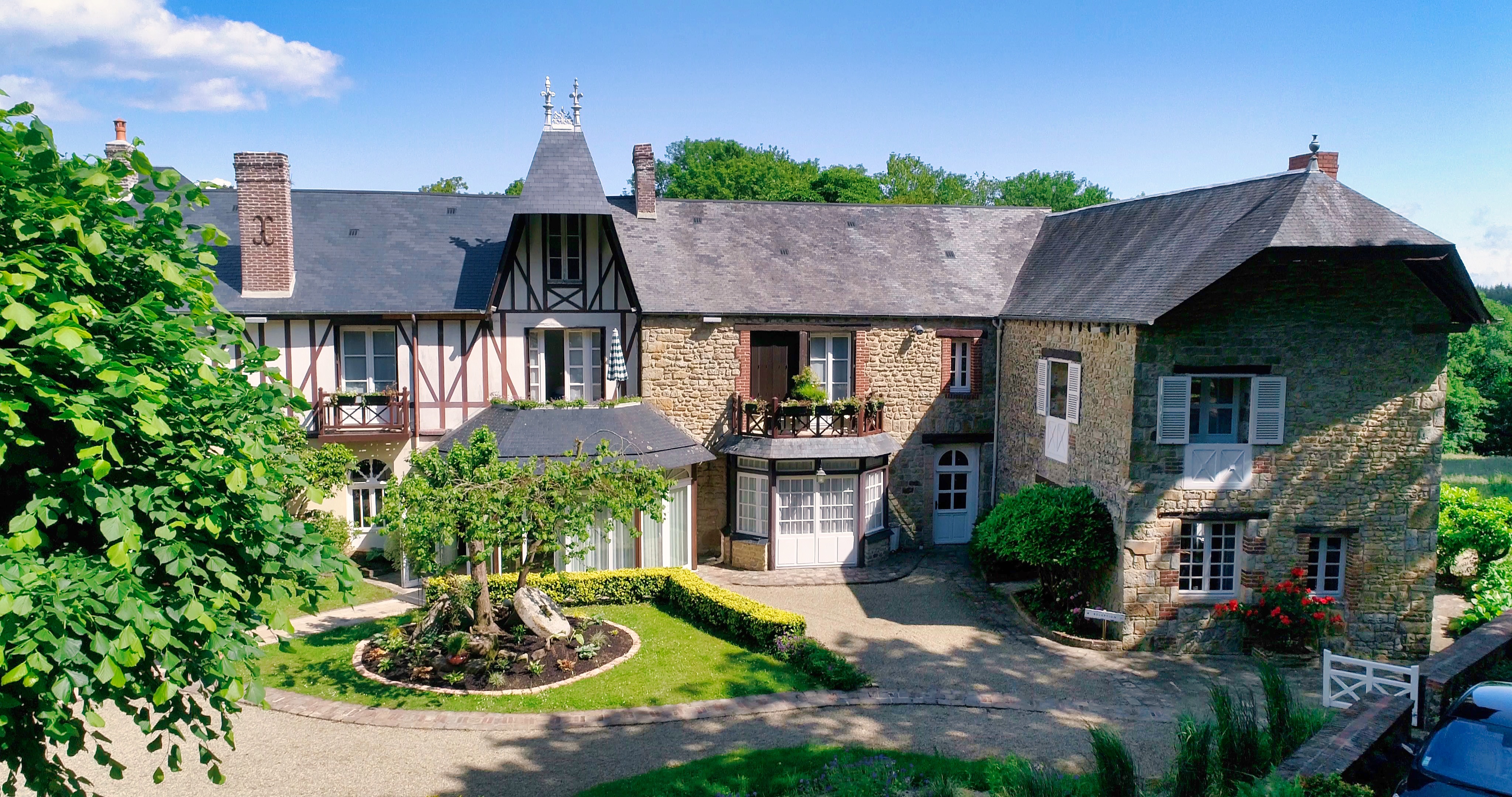 L’attribut alt de cette image est vide, son nom de fichier est manoir.jpeg.