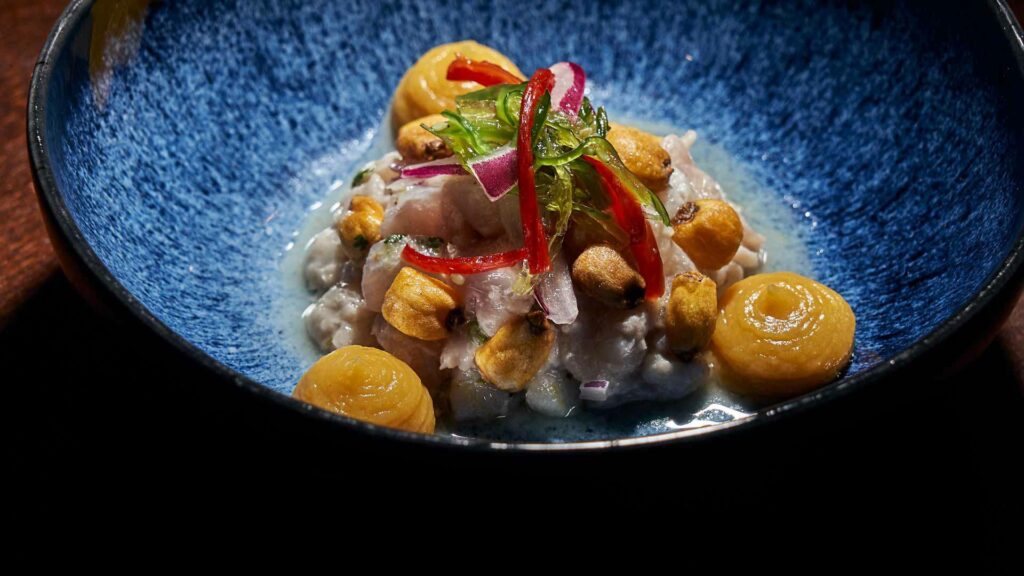 Plat gastronomique à base de poisson et produits locaux de Madère