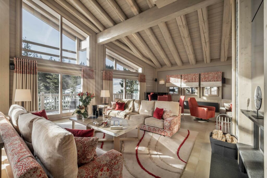 Salon lumineux résidence K2 Palace Courchevel luxe alpin moderne