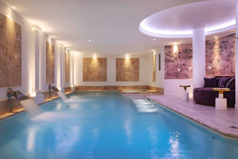 piscine à fontaines massantes du Spa J’Adore
