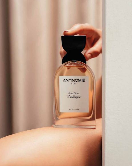 Bouteille de parfum Pudique.