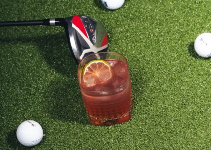 Le premier bar à golf d’intérieur s’installe à Paris
