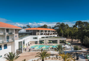 Résidence Thalazur Arcachon avec piscine extérieure d’eau de mer chauffée au cœur de la pinède.
