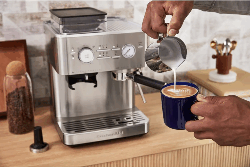 Machine à café KitchenAid 5KES6551 semi-automatique couleur Inox
Crédit : KitchenAid