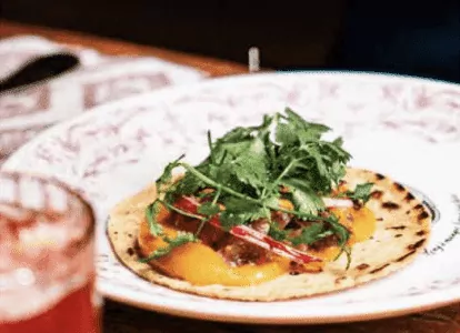 Robert Mendoza fait monter la température chez Mama Shelter pour la Saint-Valentin