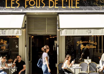Les Fous de l’Île : un dîner de Saint-Valentin chaleureux et sans clichés