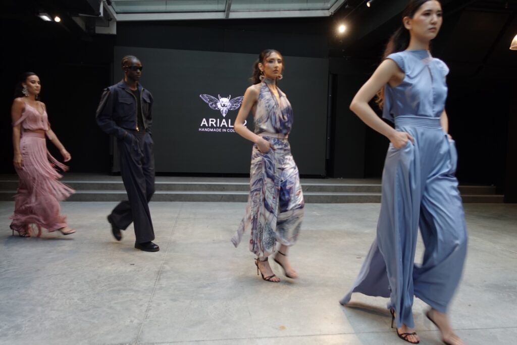 Fin du show de la collection "Al  sur" signée Arial 12.