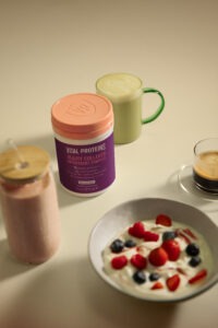 boite Vital Proteins avec bols de fruit et yaourt