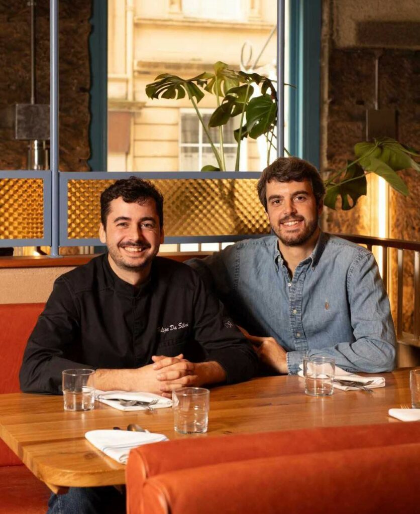 Les deux gérants du Bar