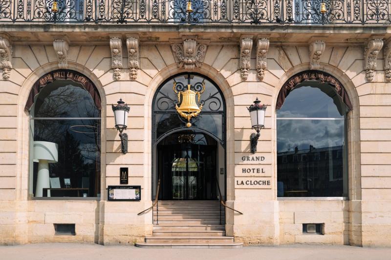 Entrée Grand Hôtel LA Cloche