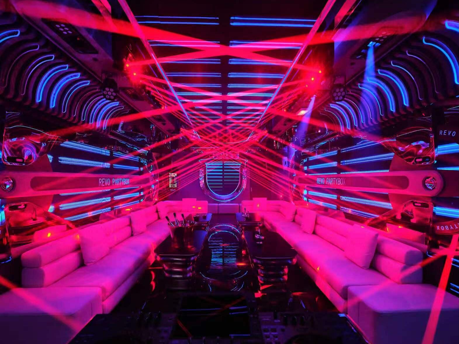 Revo PartyBox - A big room