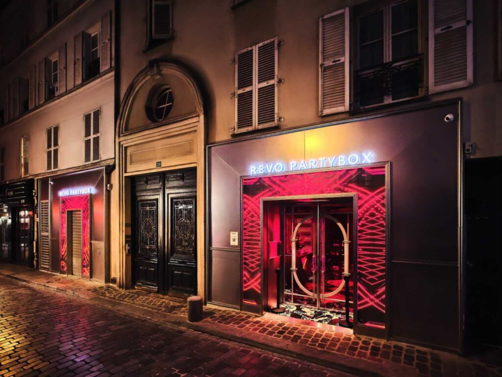 Revo PartyBox - frontDoor