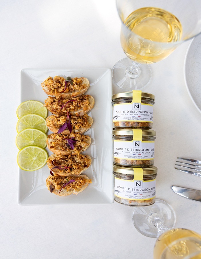Boîtes de Caviar, tranches de citron